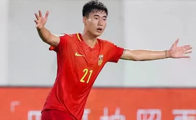 邓涵文将于11月26日正式宣布加盟申花！接替杨泽翔的位置，未来值得期待_比赛_中超_球迷